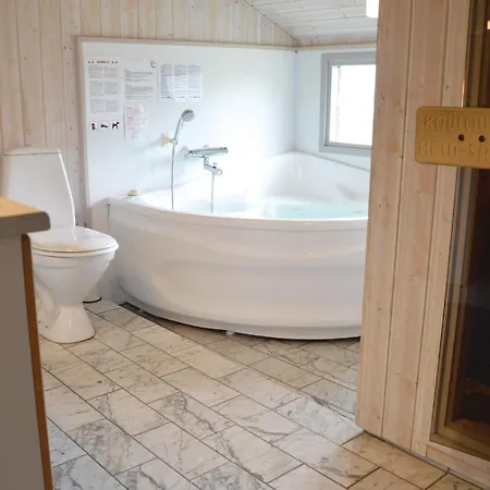 Nice Home In Ringkobing With Sauna Дом отдыха *